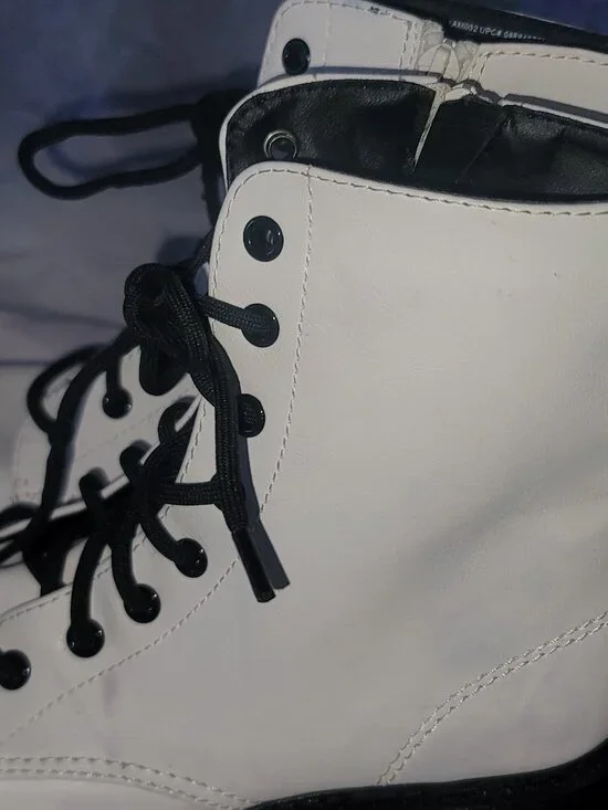 White Boots - Picture 3 of 4